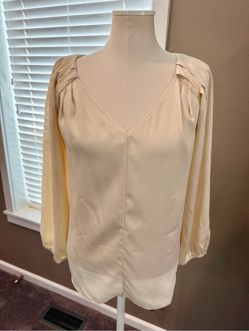 LOFT NWT Cream V-Neck Pleated Shoulder Blouse - Women